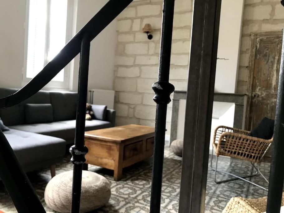 Maison De Caractere Avec Jardin Arbore En Avignone