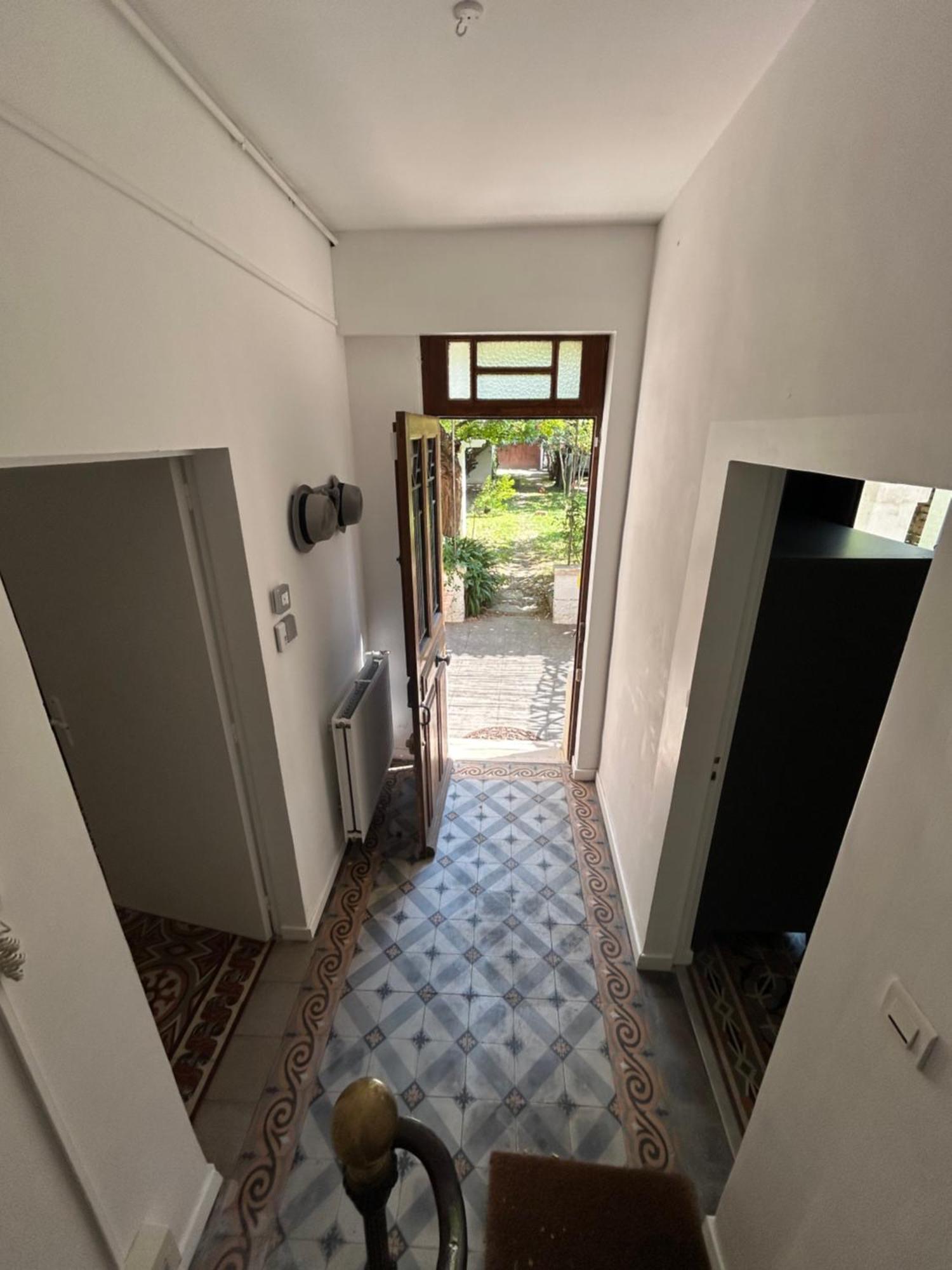Maison De Caractere Avec Jardin Arbore En Villa Avignone