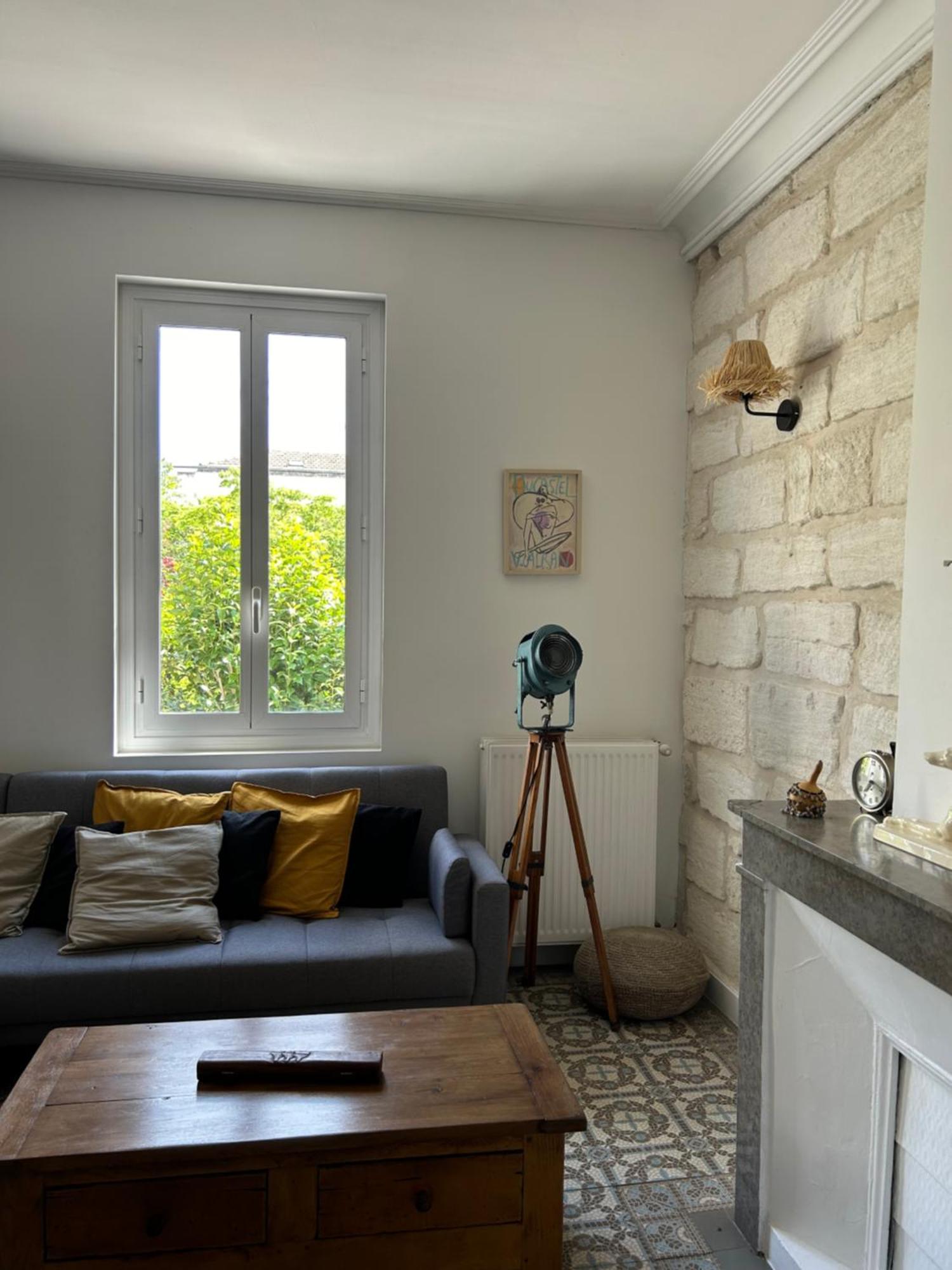 Maison De Caractere Avec Jardin Arbore En Avignone