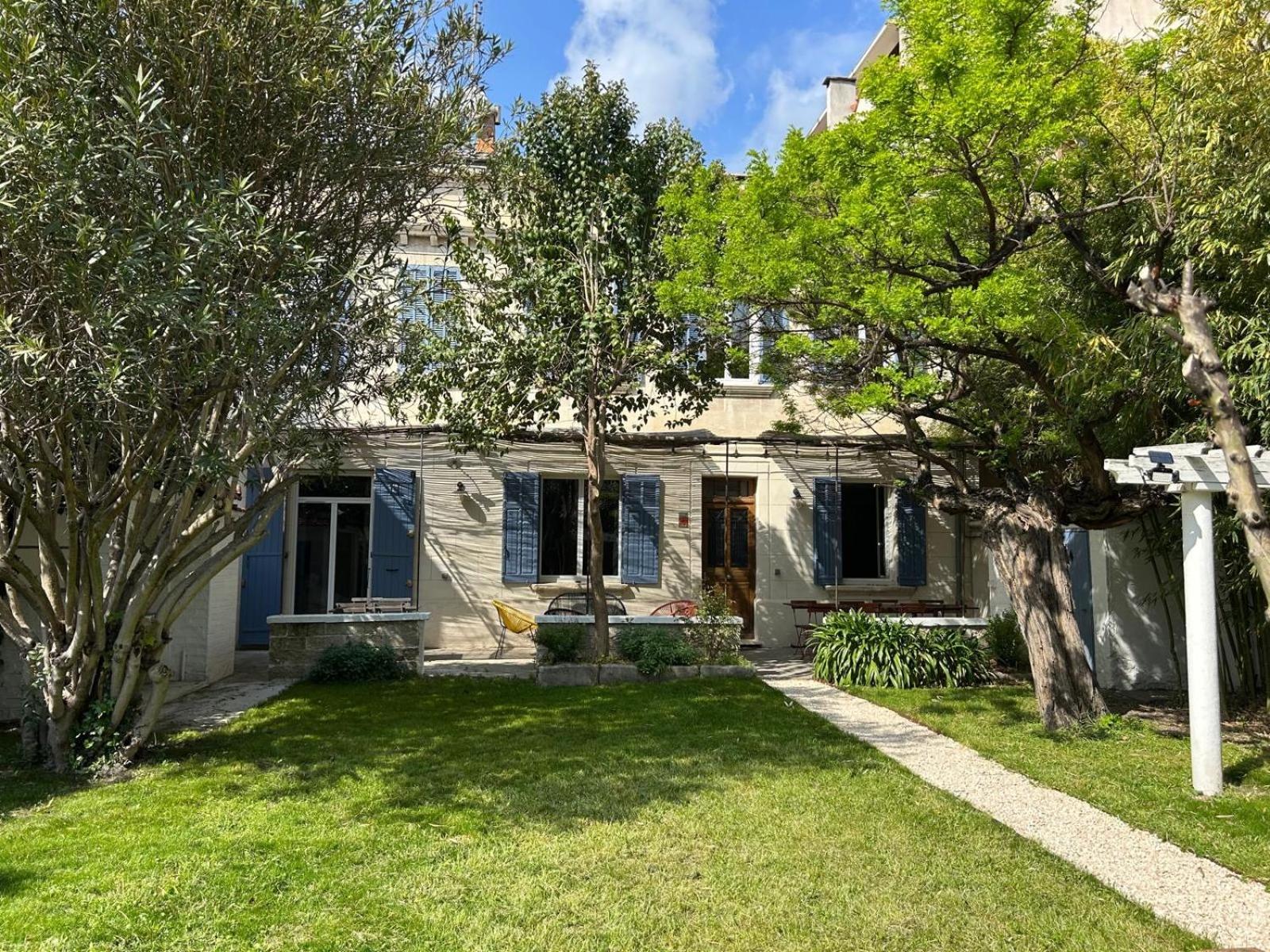 Maison De Caractere Avec Jardin Arbore En Villa *