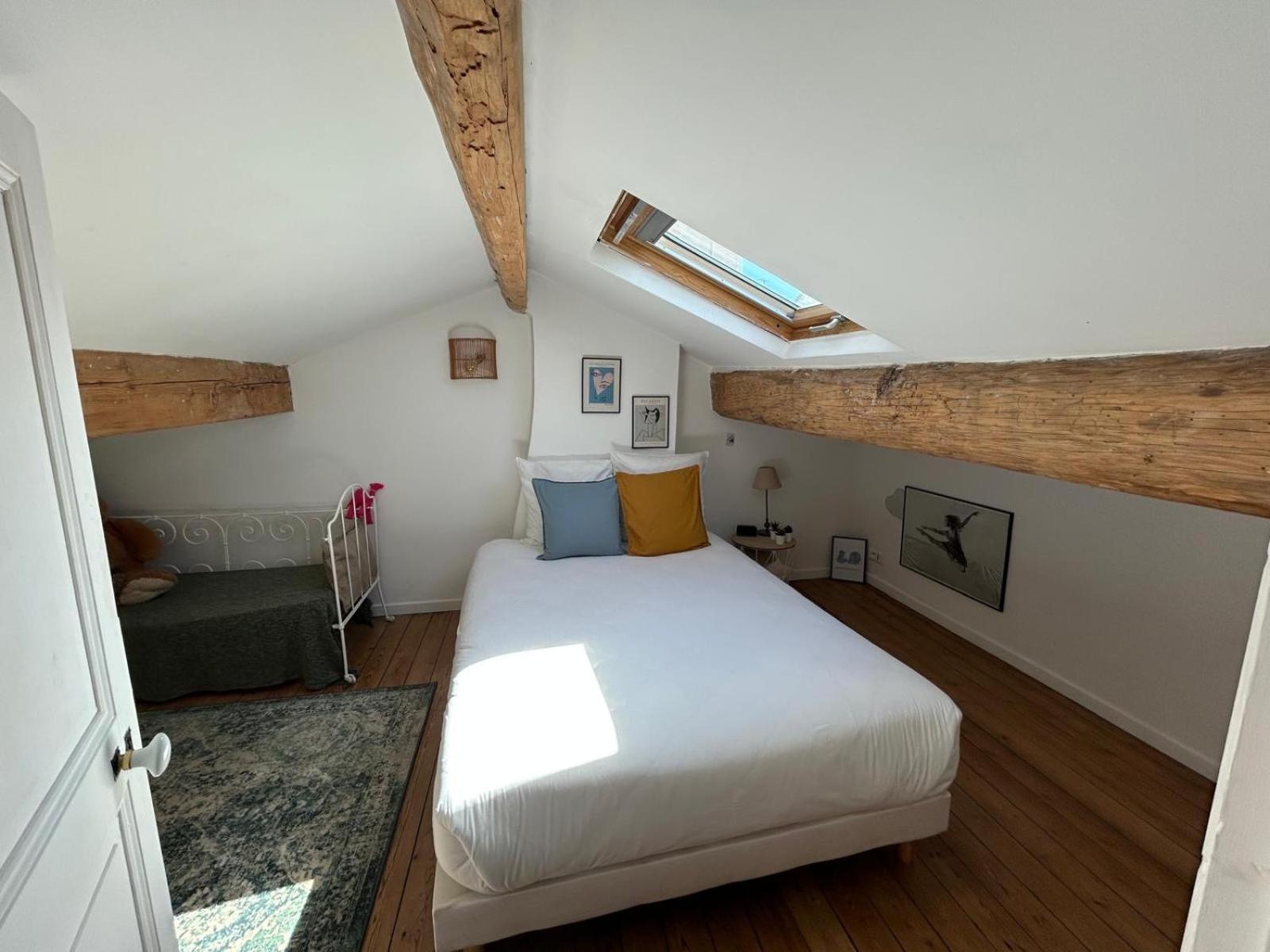 Maison De Caractere Avec Jardin Arbore En * Avignon