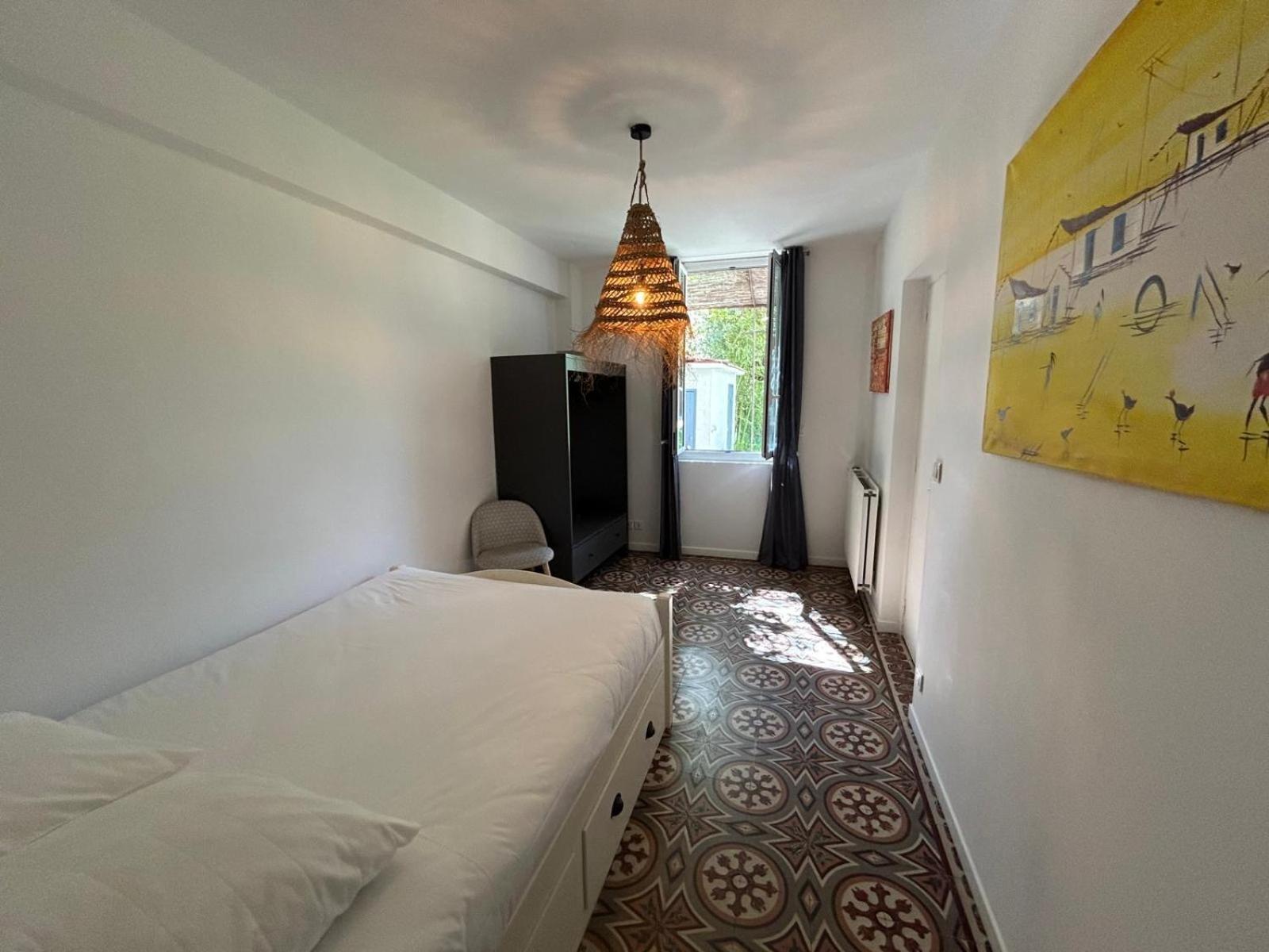 Maison De Caractere Avec Jardin Arbore En Villa