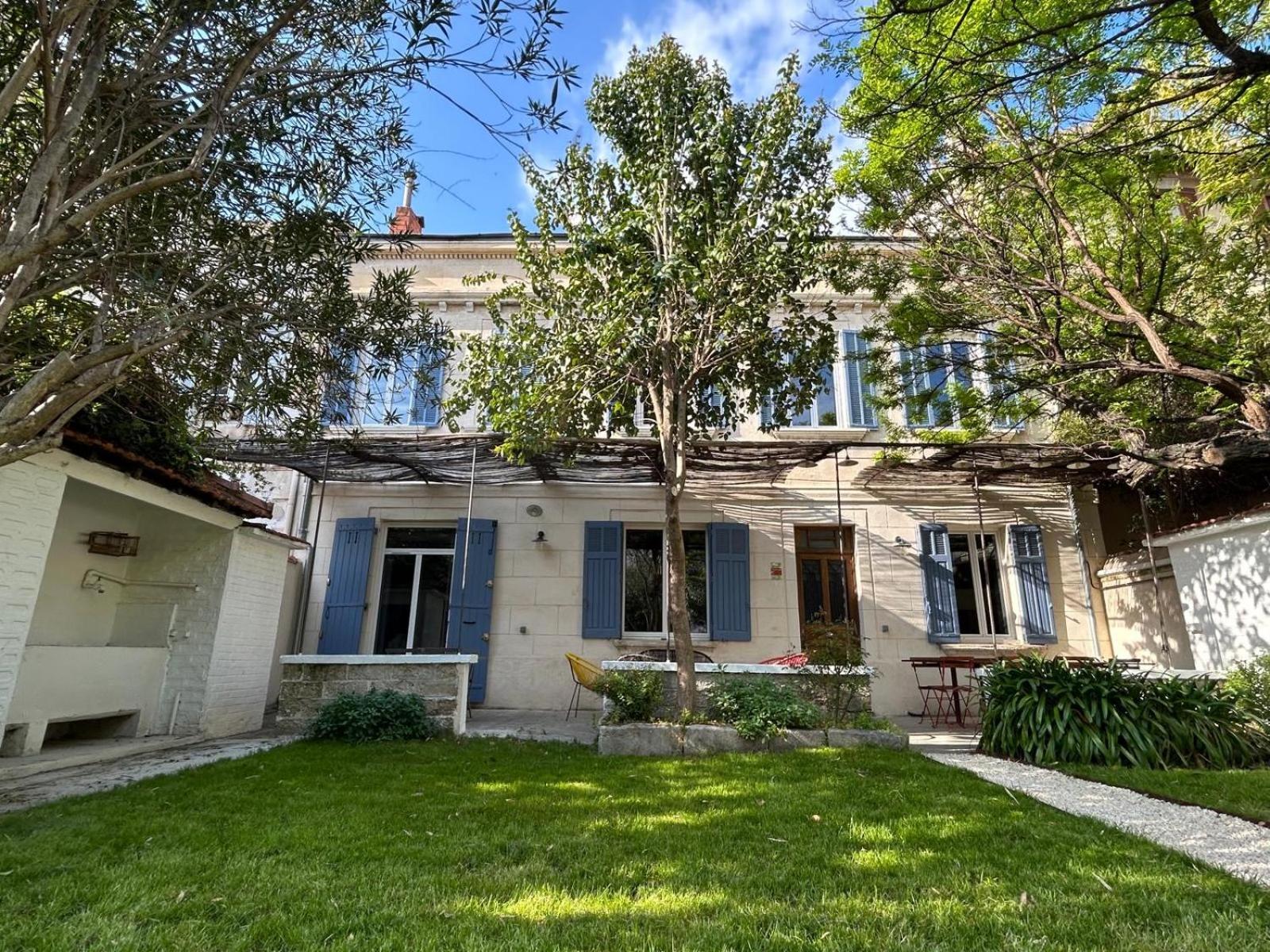 Villa Maison De Caractere Avec Jardin Arbore En Avignon